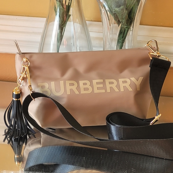 Burberry - Picture 2 of 15